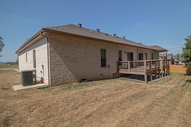 Building Photo - 301 Chase Dr
