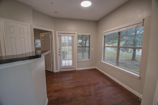 Building Photo - 2320 Gracy Farms Ln