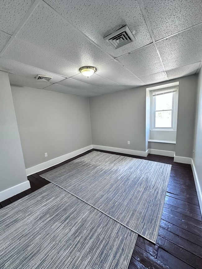 Building Photo - 2 W Stiegel Street