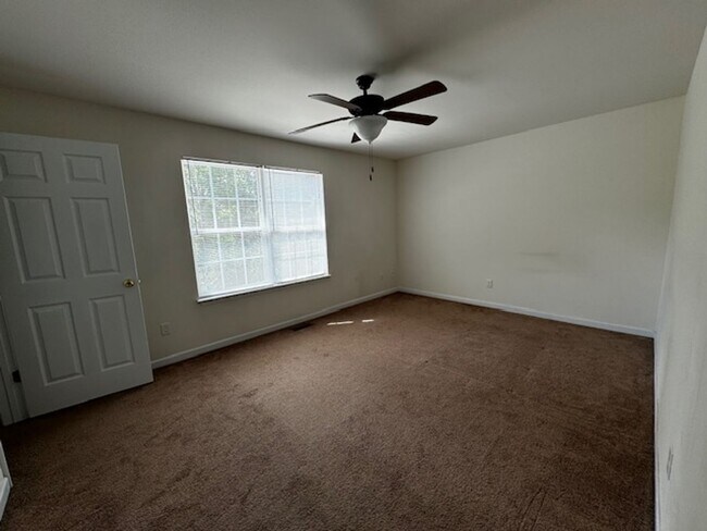 Building Photo - 2 Bedroom, 1.5 Bath townhouse