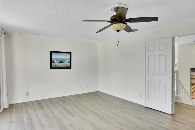Building Photo - 3354 Greenview Terrace W