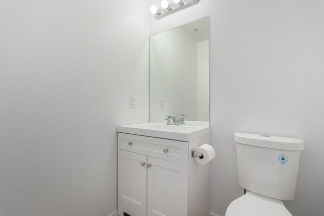 Building Photo - 3 Bedroom in Hunter Ridge