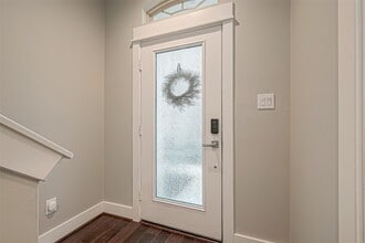 Building Photo - 712 Clark St