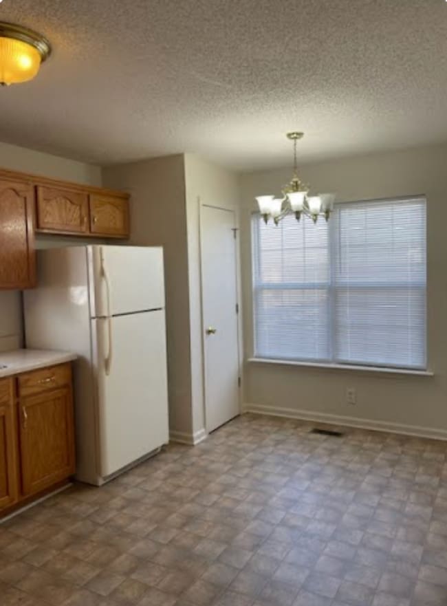 Building Photo - 1049 Mile High Dr