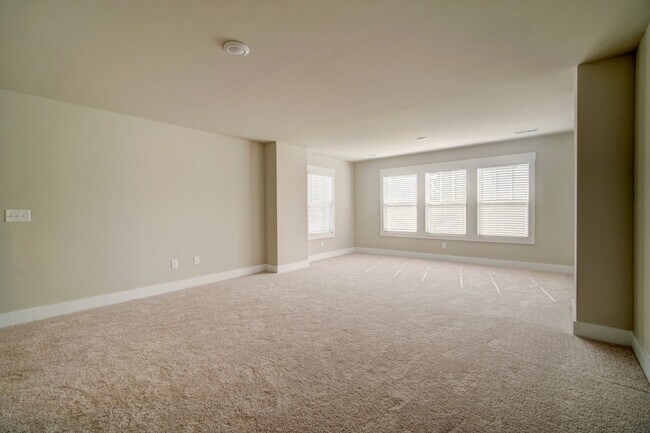Building Photo - Gorgeous 4 BR, 3BA, Home with Loft, and 2 ...