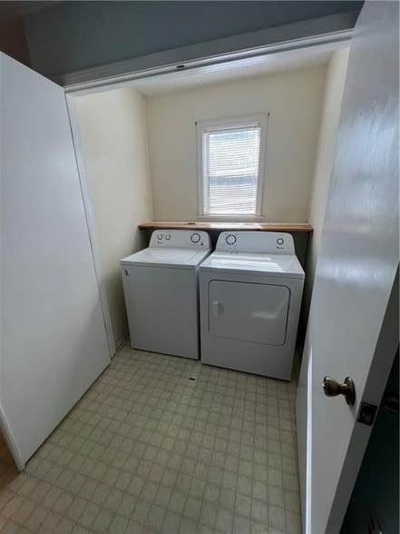 Building Photo - 19 Gore Ln