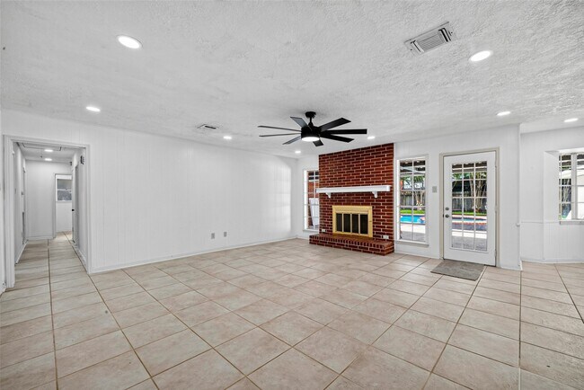 Building Photo - 3910 Chile Dr