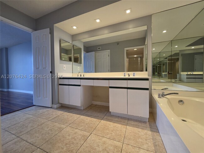 Building Photo - 3530 Mystic Pointe Dr