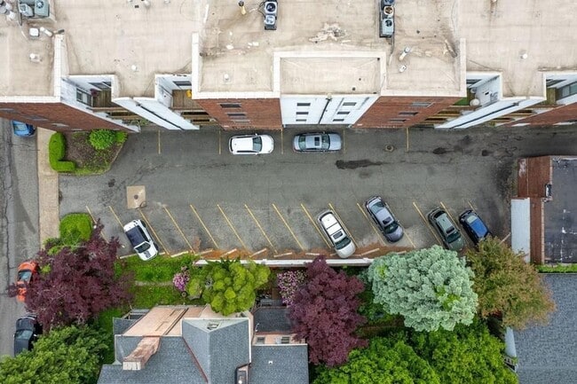 Building Photo - 5611 Elmer St