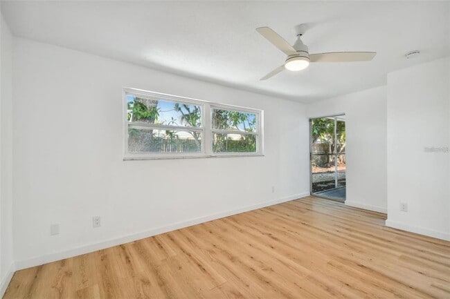 Building Photo - 1949 Dolphin Blvd S