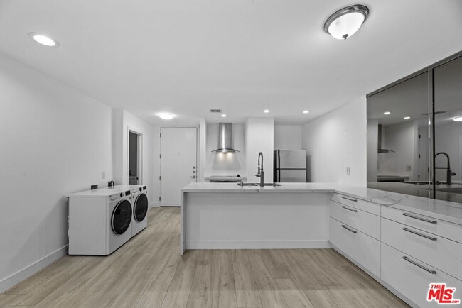 Building Photo - 10751 Wilshire Blvd