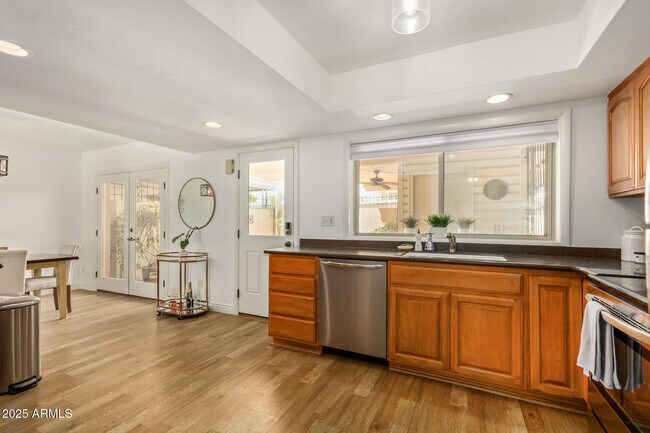 Building Photo - 8490 E Chaparral Rd