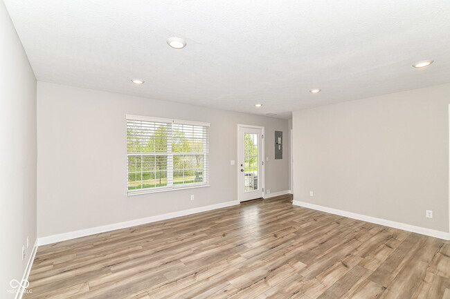 Building Photo - 6878 Sunstone Pl