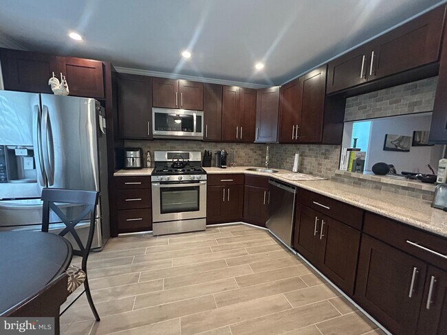 Building Photo - 31 Abelia Ct