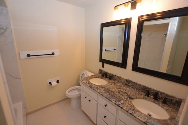 Building Photo - 808 Plum St