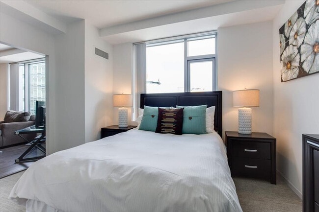 Building Photo - 300 Kendall St