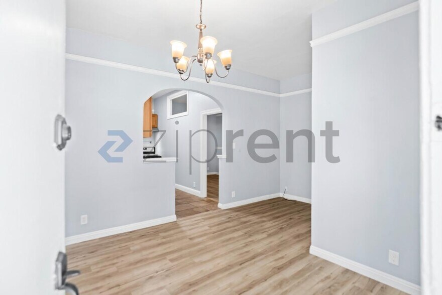 Building Photo - Unit B