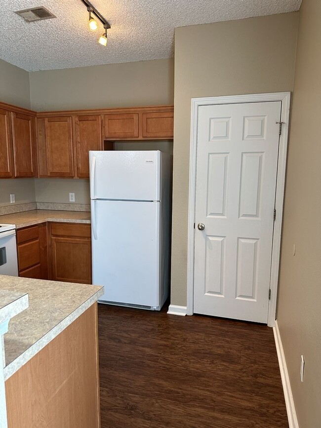 Building Photo - 495 Canyon Oak Loop