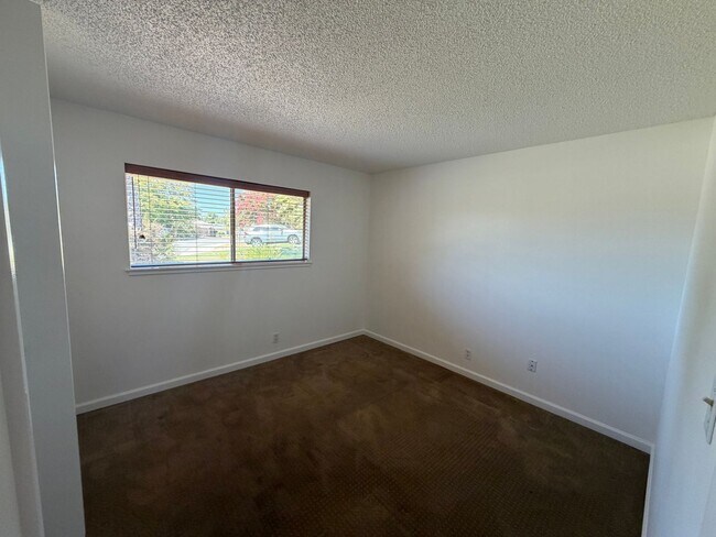 Building Photo - 3 Bedroom | 1.5 Bathroom | Single Family Home in Carmichael