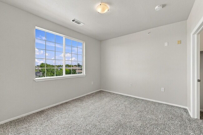 Building Photo - 2662 S Cathay Way