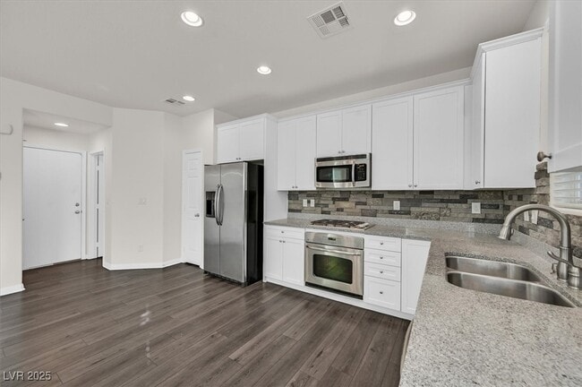 Building Photo - 10635 Seasonable Dr