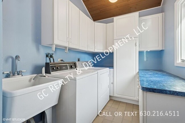 Building Photo - 118 Carriage Rd