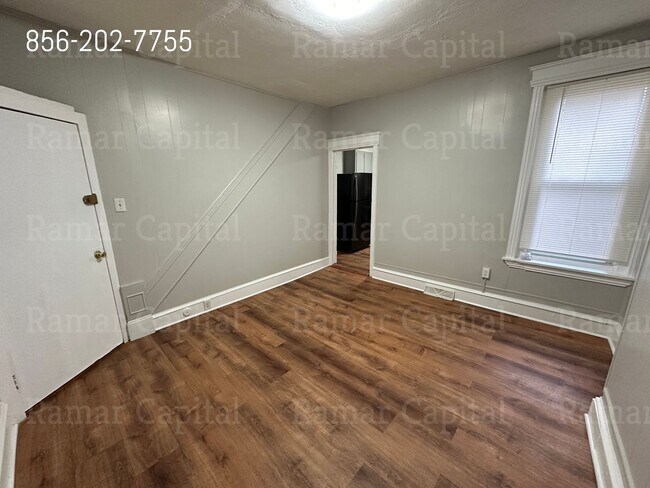 Building Photo - 912 Mt Ephraim Ave