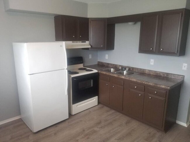 Building Photo - 205 Sandra Ave