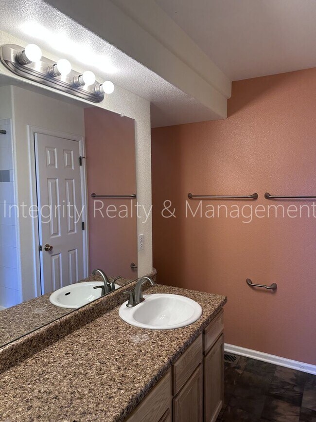 Building Photo - 442 Antero St