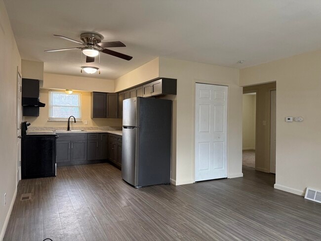 Building Photo - 61 /63 Maplecrest Dr