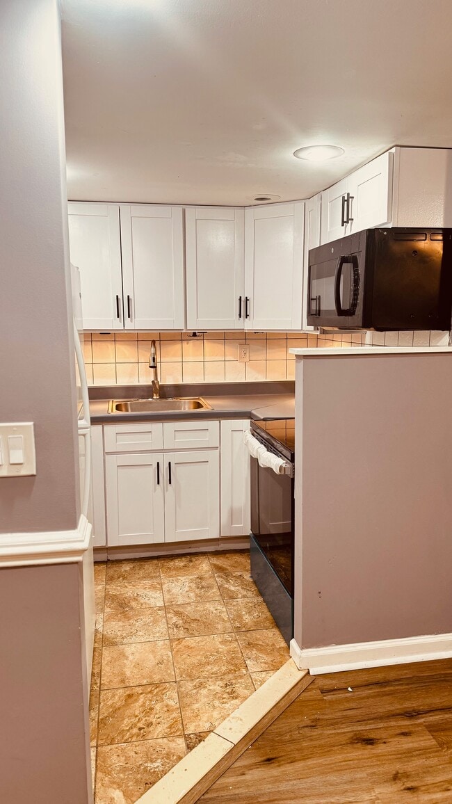 Building Photo - 609 Oxford St