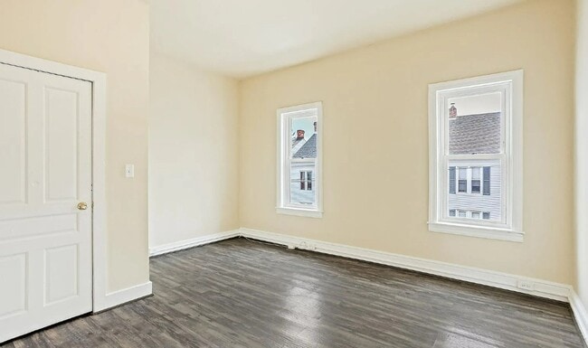 Building Photo - Bright 4 Bedroom, 1 Bath Home in York, Pa!