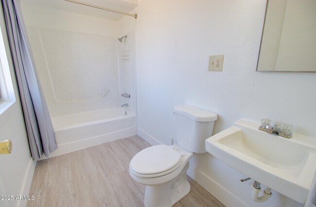 Building Photo - 518 W Battaglia Rd
