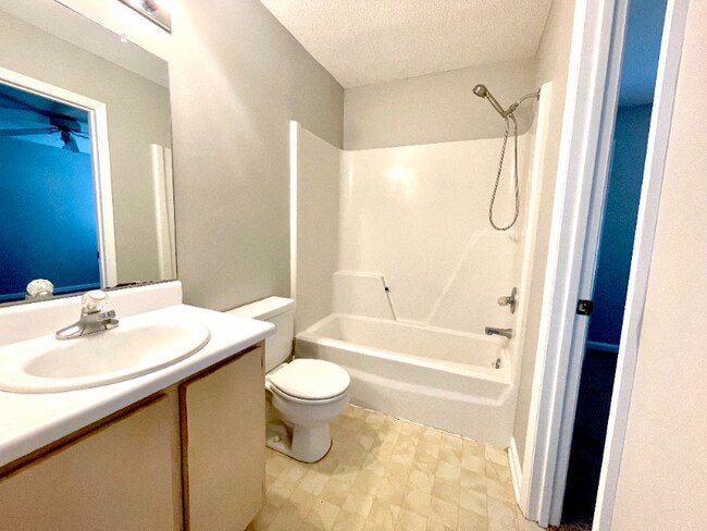 Building Photo - 2552 Golden Park Ln