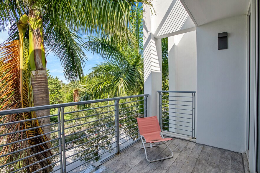 Building Photo - 87 N Shore Dr