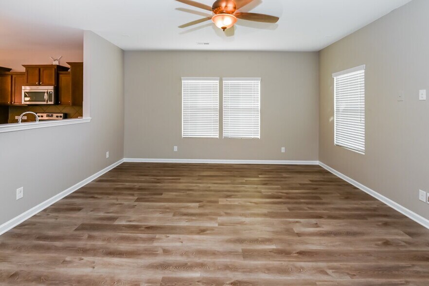 Building Photo - 3343 Saddlebrook Dr