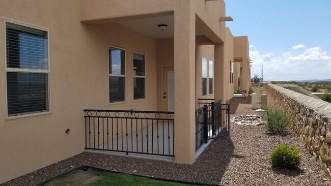 Building Photo - 4071 N Sommerset Ave