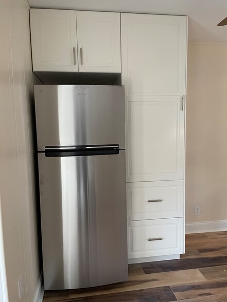 Kitchen pantry - 175 N Lansdowne Ave