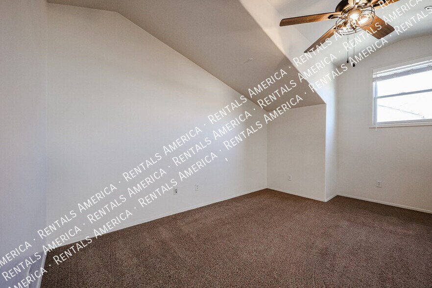 Building Photo - 4057 E Windsor Dr