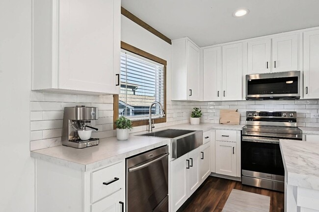 Building Photo - 1610 Fox Dr