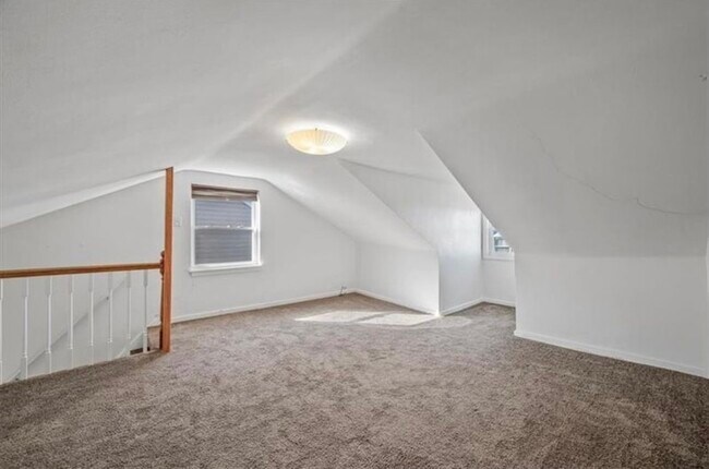 Building Photo - 2512 Burham St