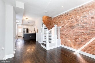 Building Photo - 734 S Robinson St