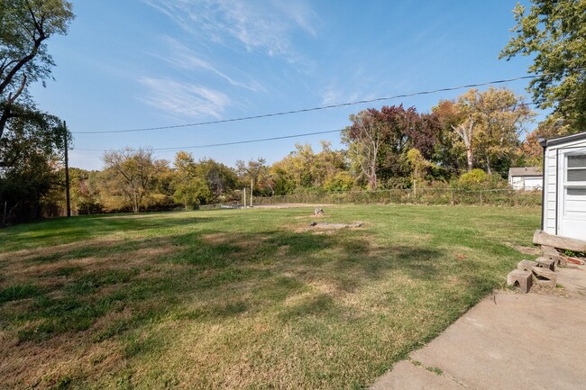 Building Photo - Beautiful Slab Home in Imperial with over ...