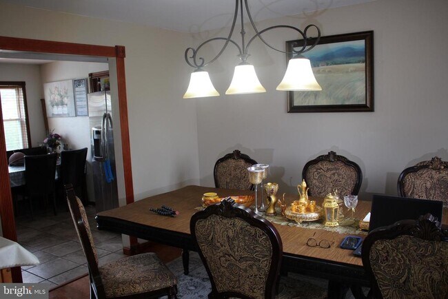 Building Photo - 219 Meadow Dr