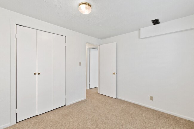 Building Photo - 7105 Omaha Blvd