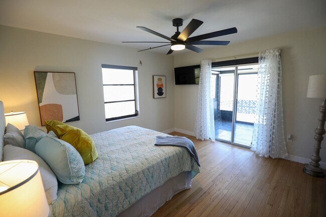 Building Photo - Fully Furnished Luxury Waterfront Unit w/in Walking Distance to the Shopping, Beach, Restaurants,...