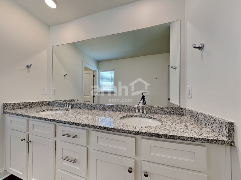 Building Photo - 1052 Highland Walk