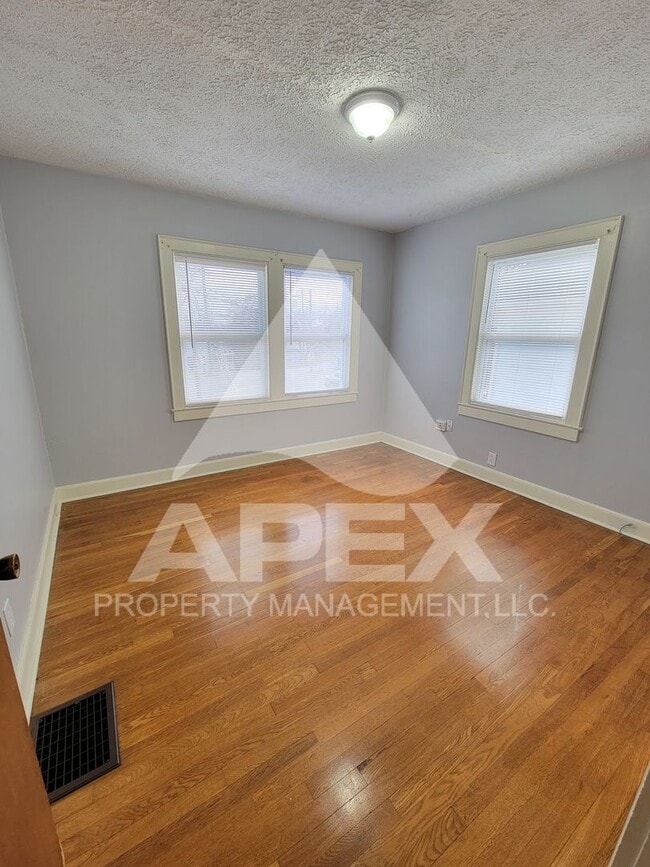 Building Photo - Craftsman Style 2 Bd 1- Ba Single Family H...