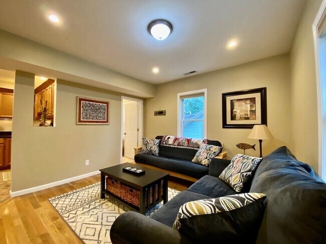 Building Photo - 61 Callender Ave