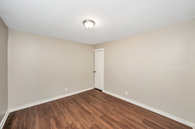 Building Photo - Move in Before the Holidays! Cozy Childers...